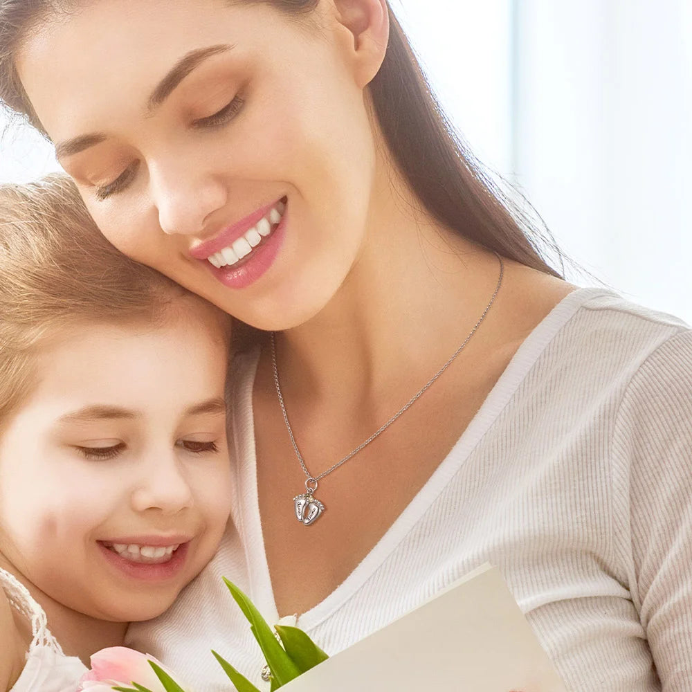 Anyai Szeretet Medál – Születési Köves Ékszer