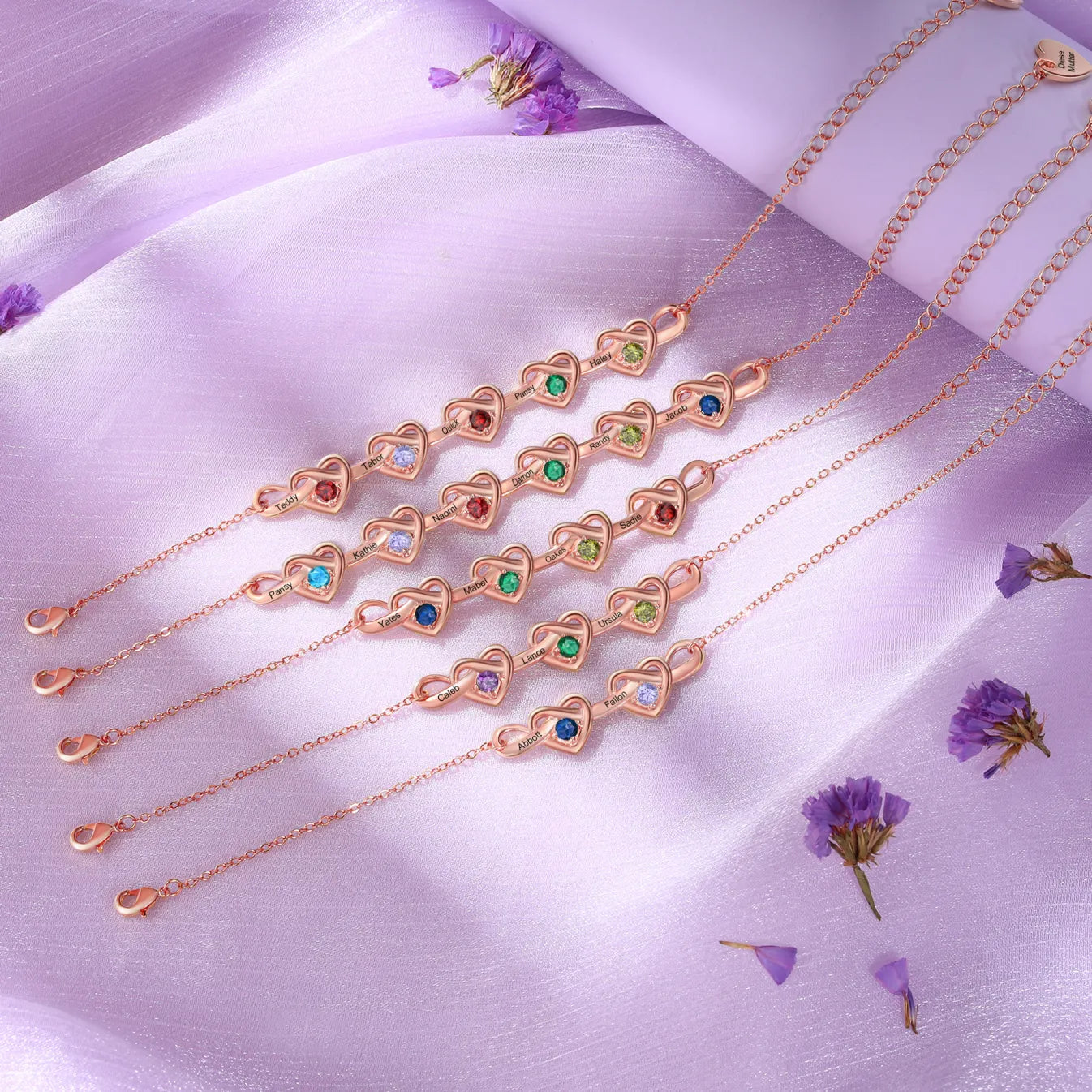 Szeretetlánc – nevek és születési kövek egy karkötőn