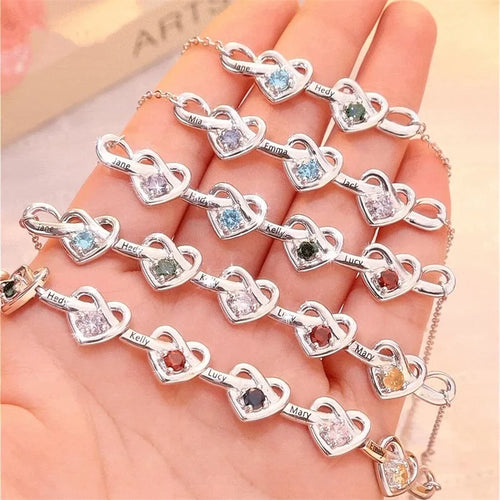 Szeretetlánc – nevek és születési kövek egy karkötőn