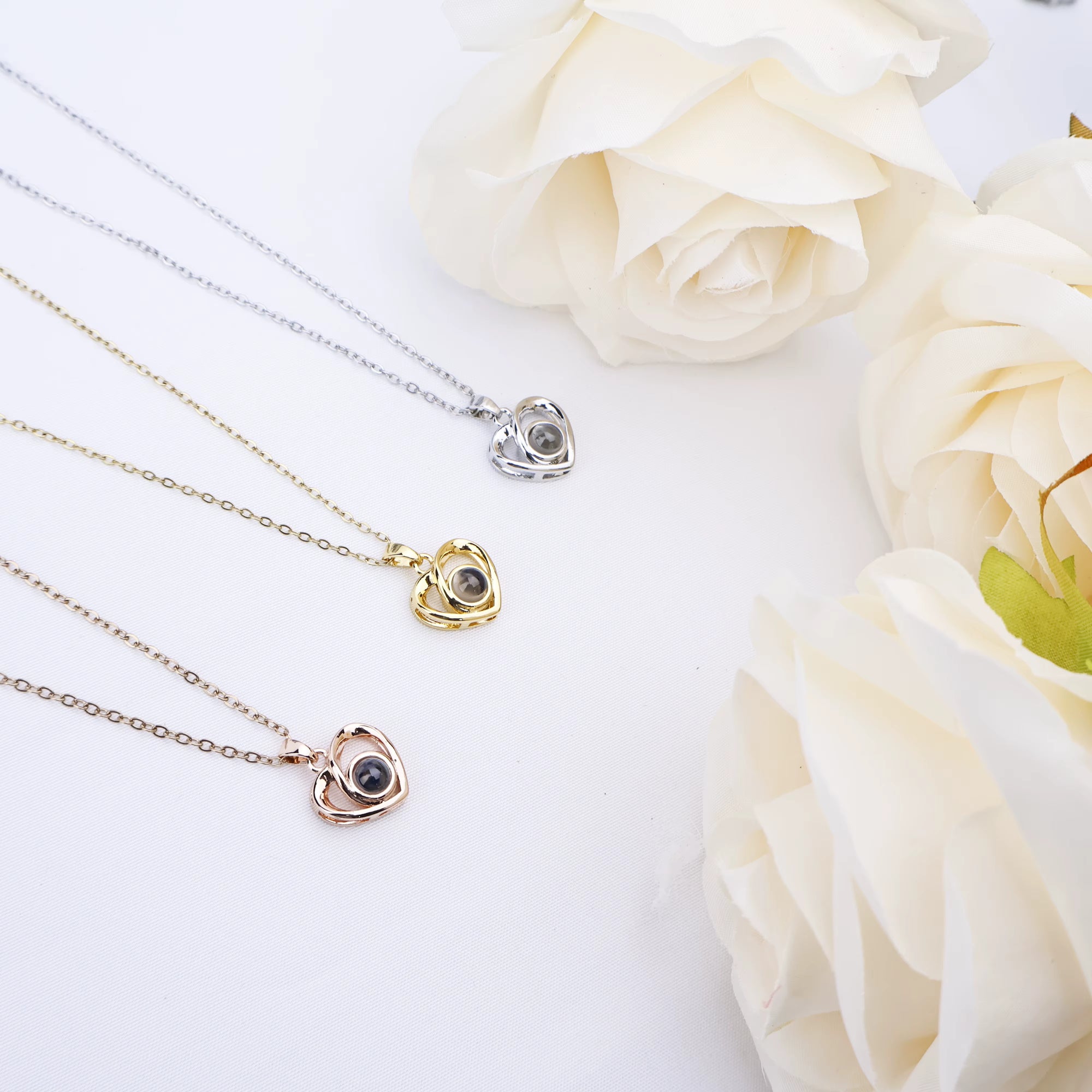 Szívünk Kincsei – Örök Rózsa Medve + Rejtett Fotós Nyaklánc