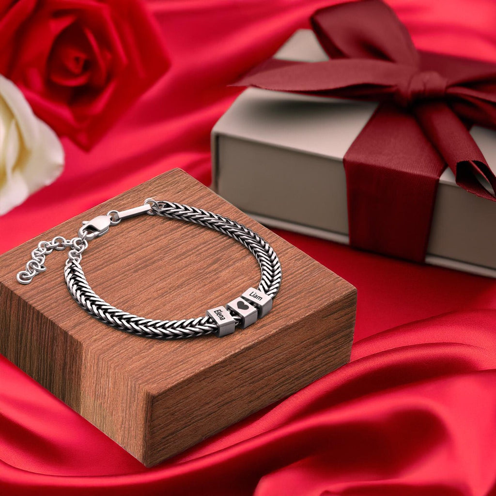 Családi Karkötő – Gravírozott Nevekkel