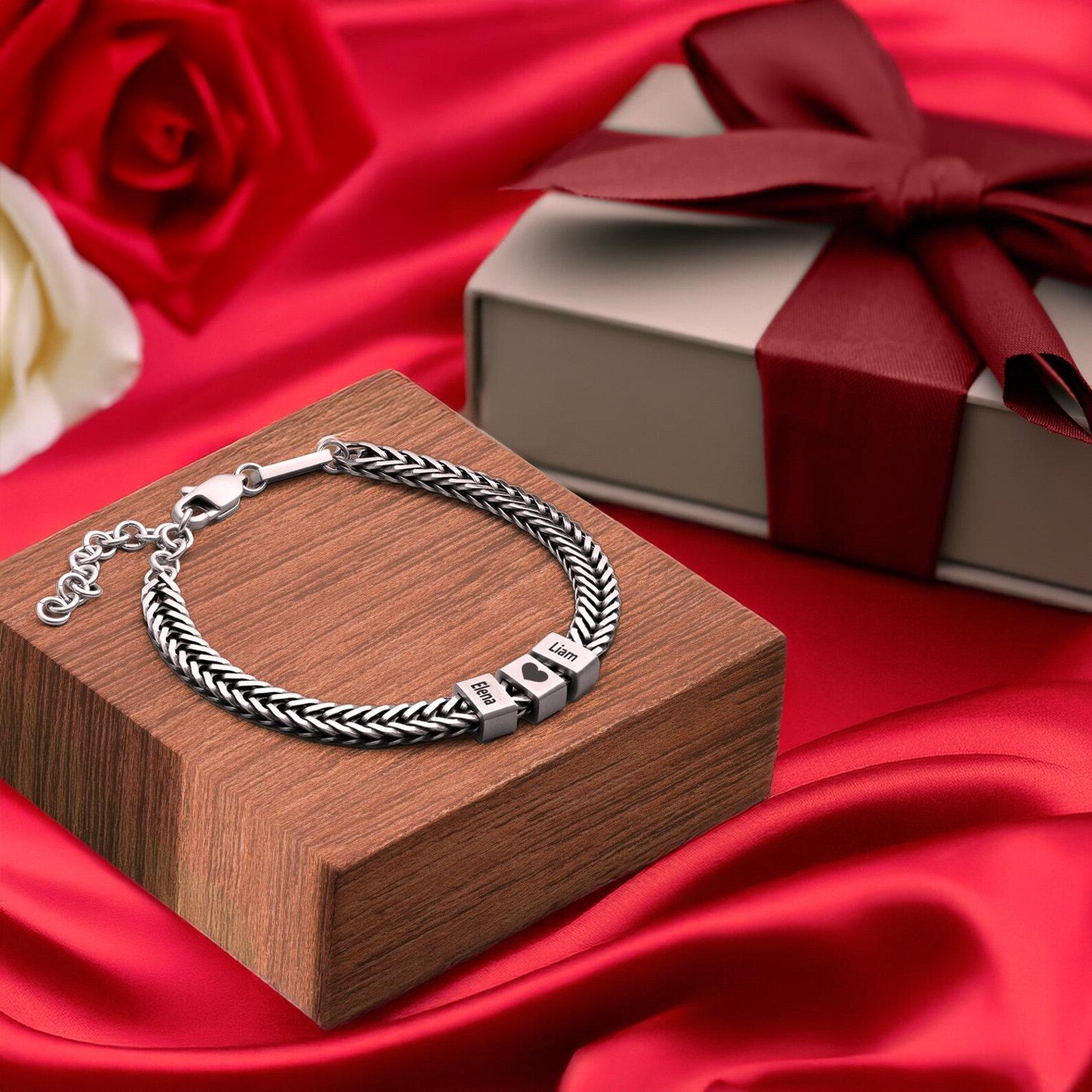 Családi Karkötő – Gravírozott Nevekkel