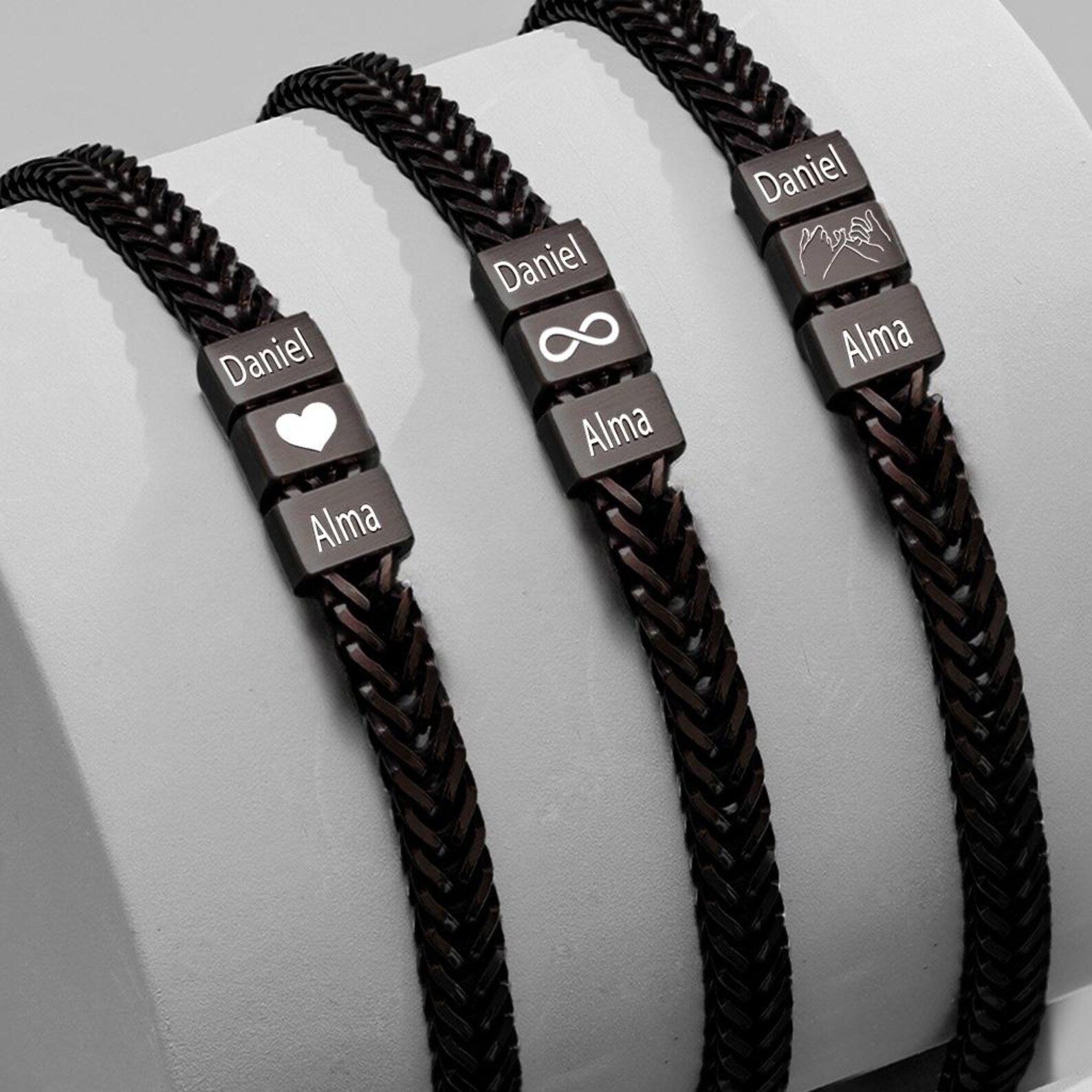 Családi Karkötő – Gravírozott Nevekkel