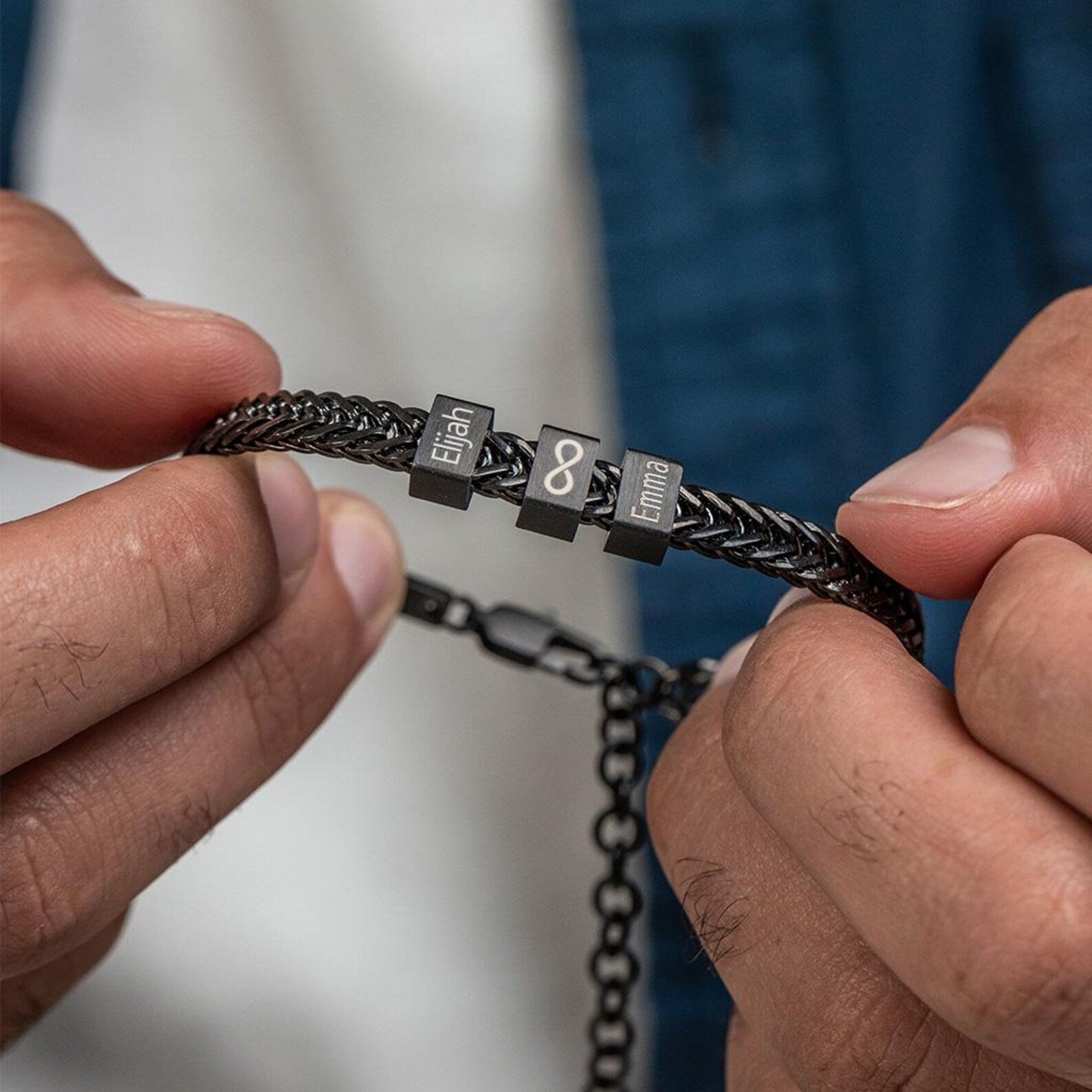 Családi Karkötő – Gravírozott Nevekkel