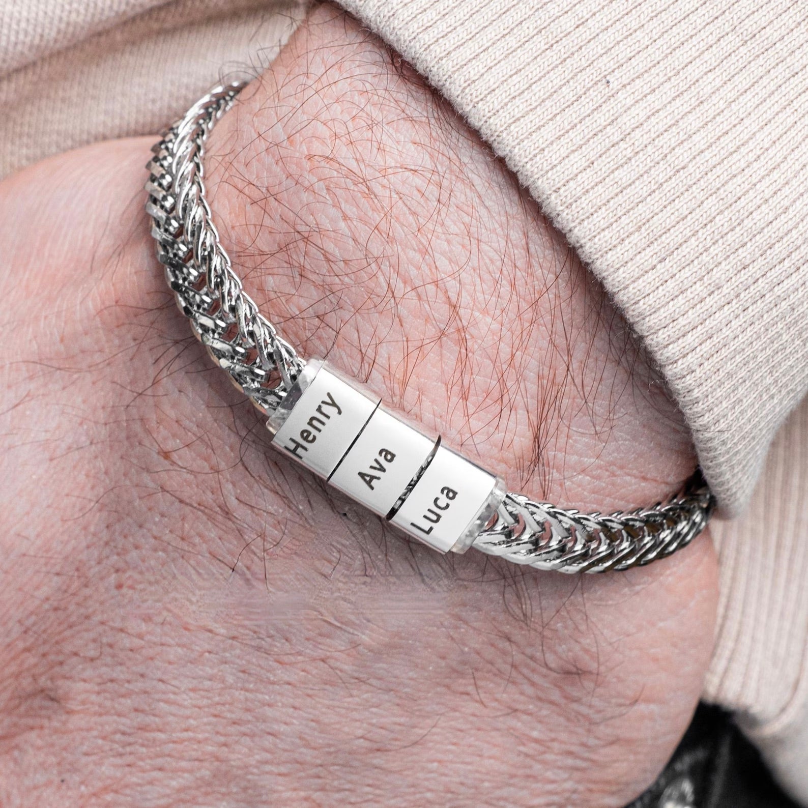 Családi Karkötő – Gravírozott Nevekkel
