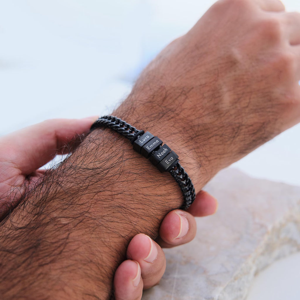 Családi Karkötő – Gravírozott Nevekkel