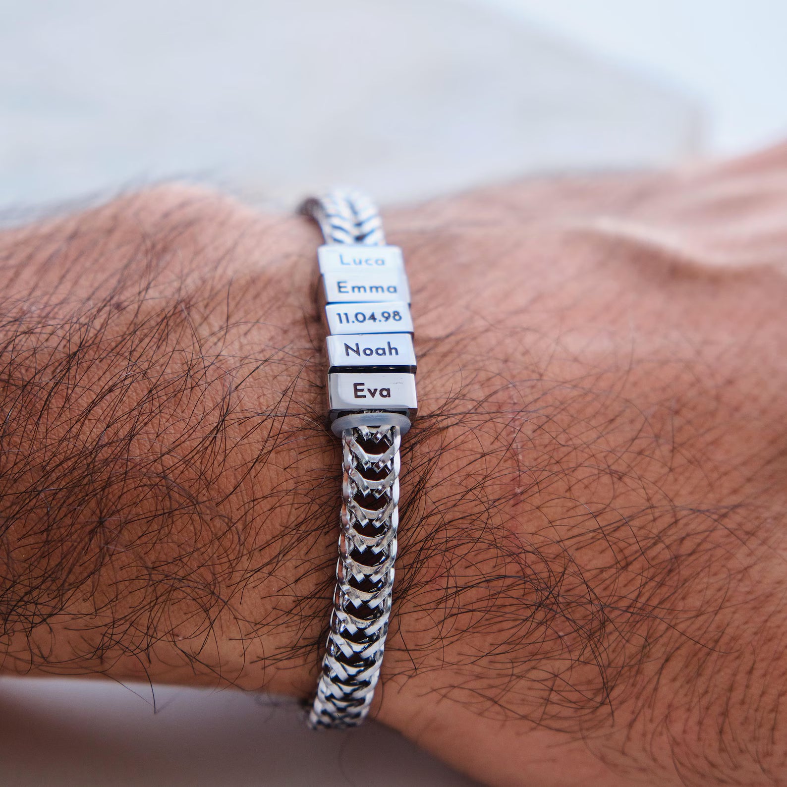 Családi Karkötő – Gravírozott Nevekkel