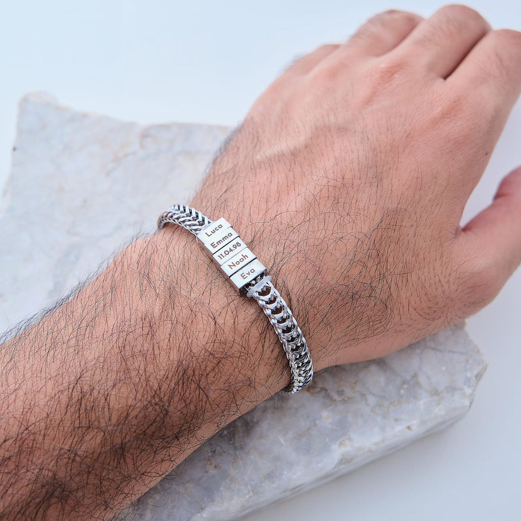 Családi Karkötő – Gravírozott Nevekkel