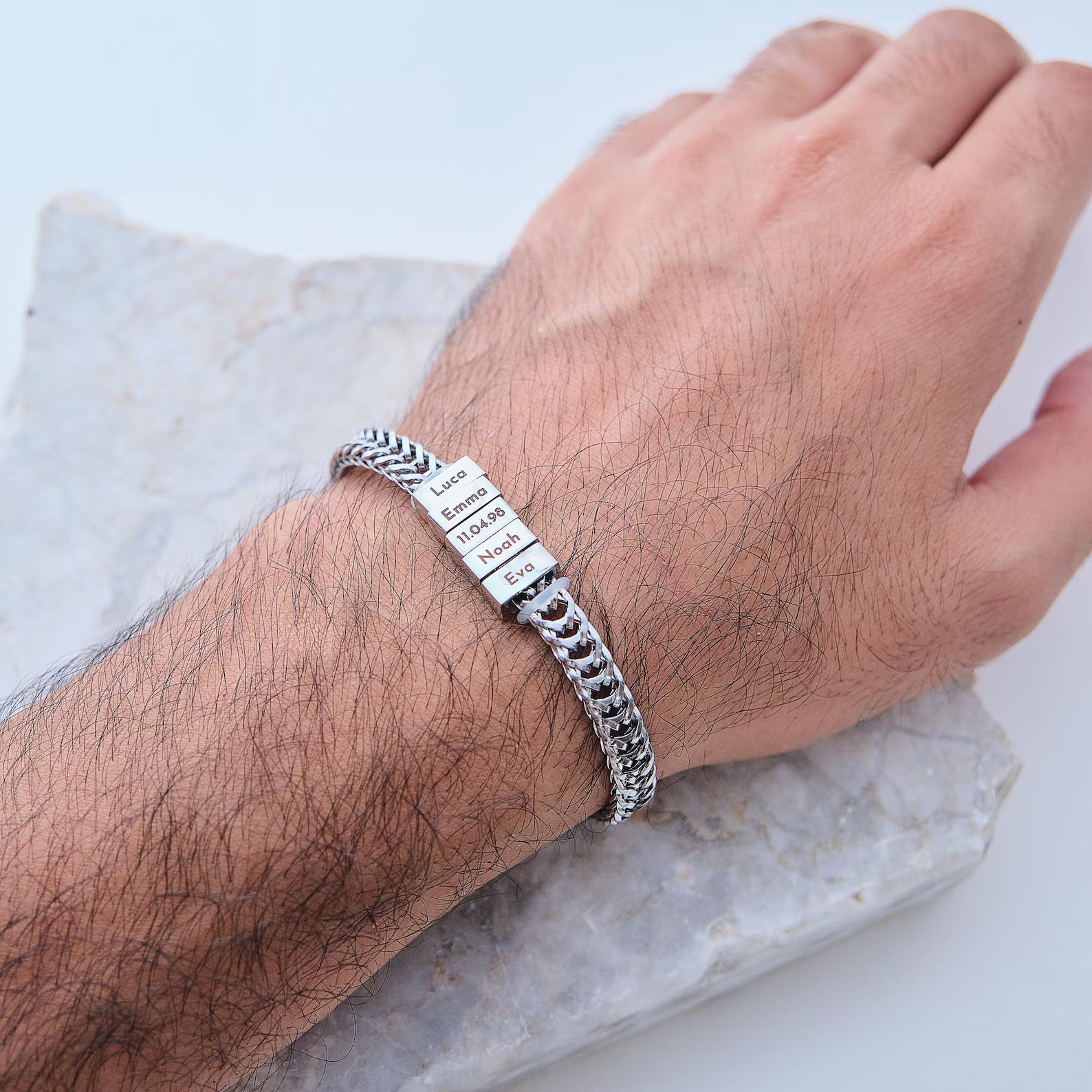 Családi Karkötő – Gravírozott Nevekkel